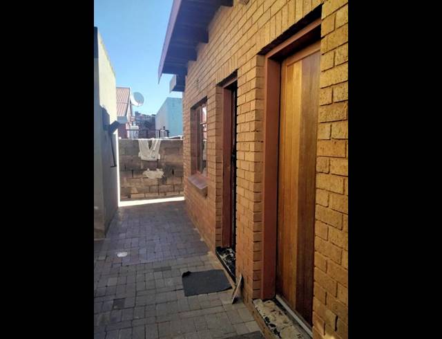 2 BEDROOM HOUSE FOR SALE IN THULANI